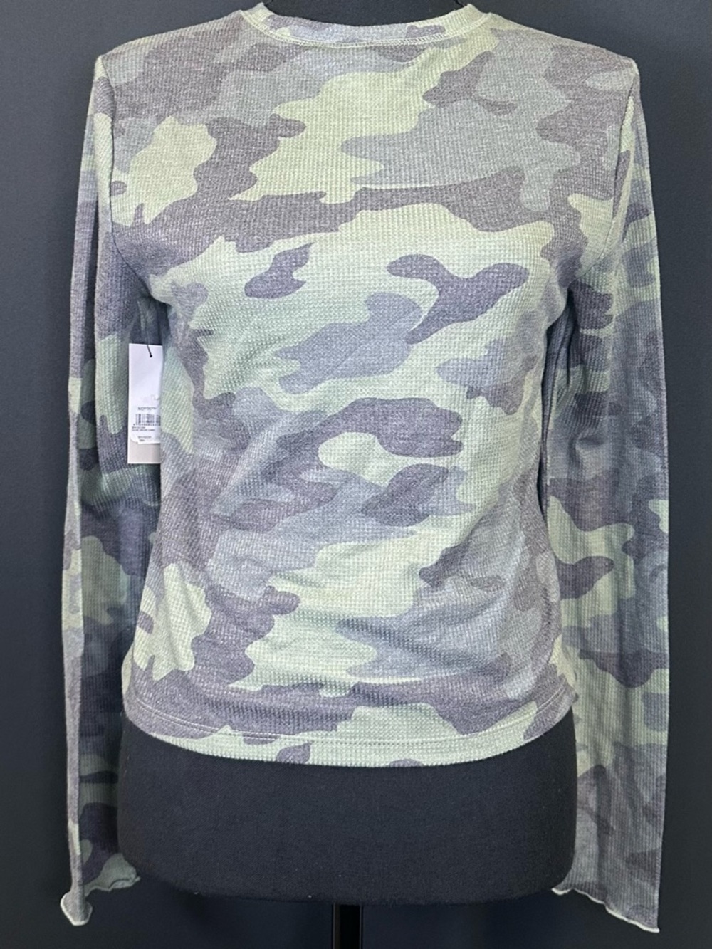 #186- NEW bp Olive and Gray Camo Long-Sleeve Crewneck Top - Picture 3 of 11